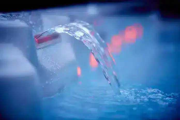 cascade dans un jacuzzi