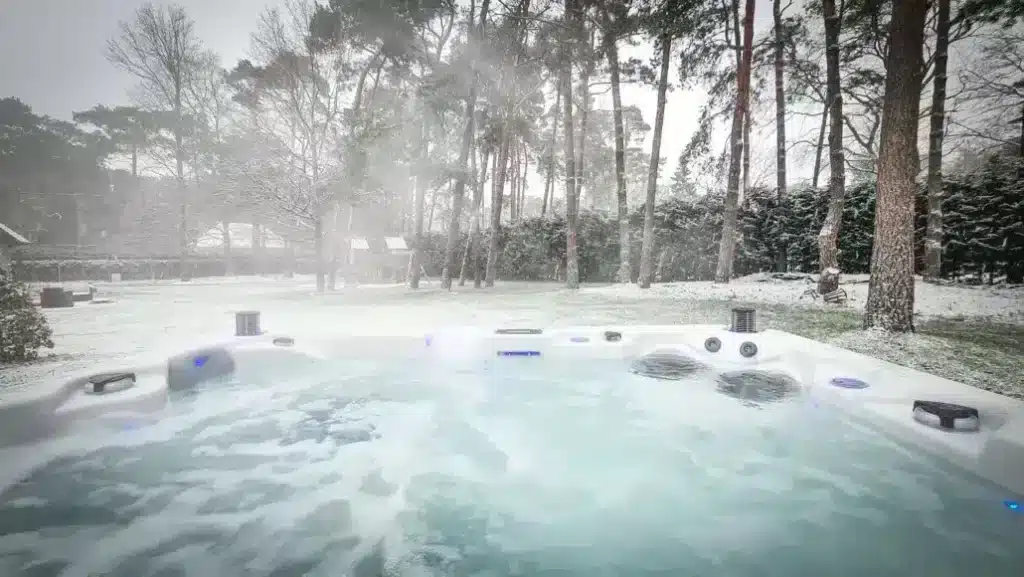 Jacuzzi Sunspa dans la neige