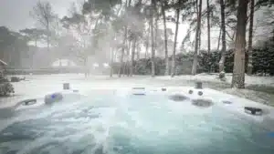 Jacuzzi Sunspa dans la neige